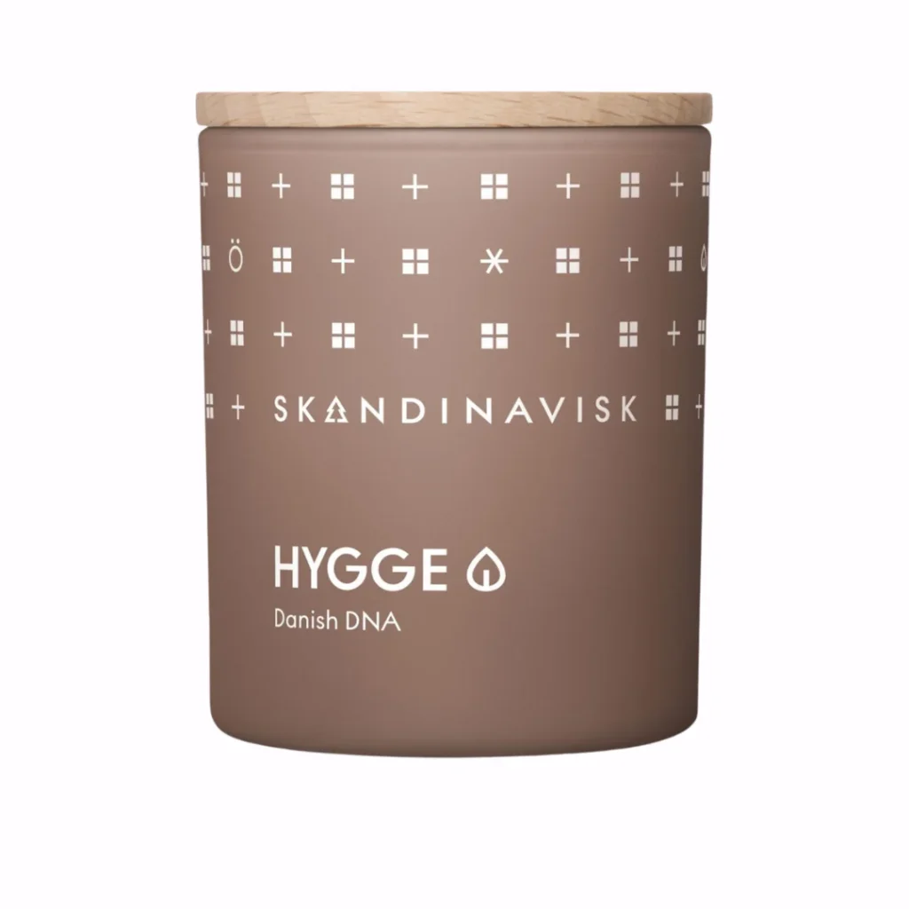 Skandinavisk hygge scented candle. hygge decor