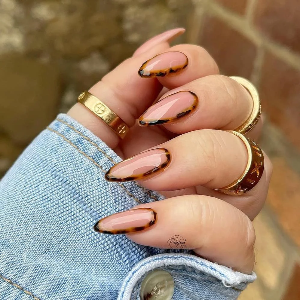 Minimalist tortoiseshell French tips